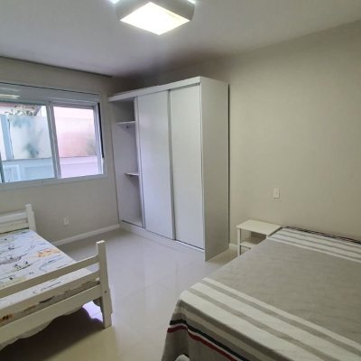 Casa em Condomínio com 224m², 4 quartos, 3 suítes, 2 garagens, no bairro Ponta Das Canas em Florianópolis
