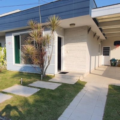 Casa em Condomínio com 224m², 4 quartos, 3 suítes, 2 garagens, no bairro Ponta Das Canas em Florianópolis