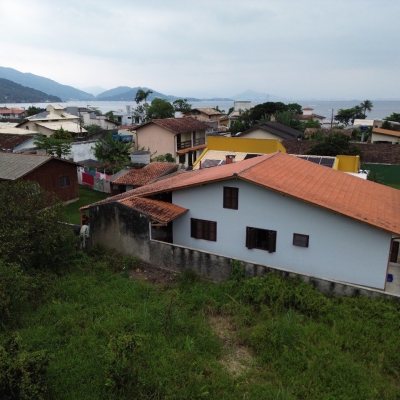 Terrenos Residenciais com 475m², no bairro Sambaqui em Florianópolis