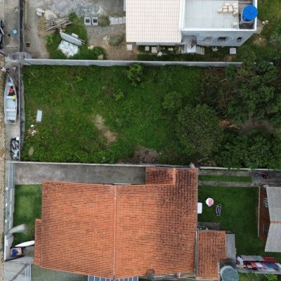 Terrenos Residenciais com 475m², no bairro Sambaqui em Florianópolis