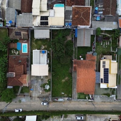 Terrenos Residenciais com 475m², no bairro Sambaqui em Florianópolis