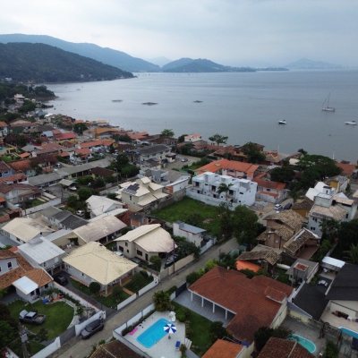 Terrenos Residenciais com 475m², no bairro Sambaqui em Florianópolis