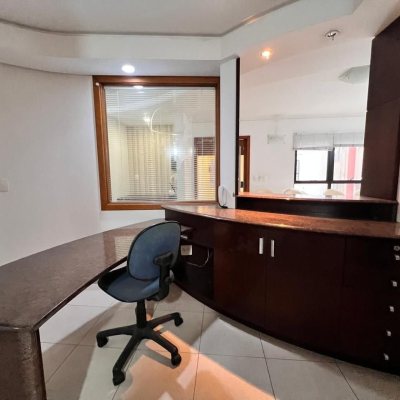 Sala com 163m², 2 garagens, no bairro Centro em Florianópolis