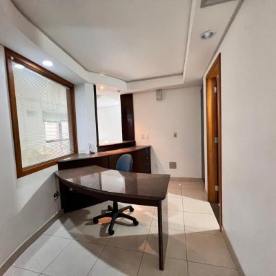 Sala com 163m², 2 garagens, no bairro Centro em Florianópolis