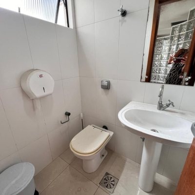 Sala com 163m², 2 garagens, no bairro Centro em Florianópolis