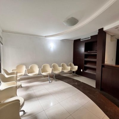 Sala com 163m², 2 garagens, no bairro Centro em Florianópolis