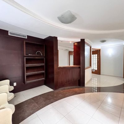 Sala com 163m², 2 garagens, no bairro Centro em Florianópolis