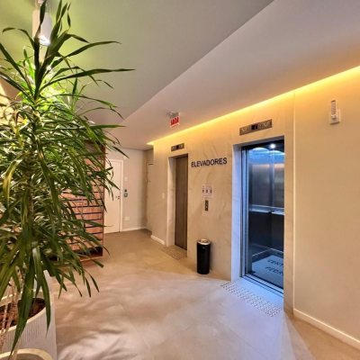 Sala com 163m², 2 garagens, no bairro Centro em Florianópolis