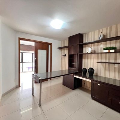 Sala com 163m², 2 garagens, no bairro Centro em Florianópolis