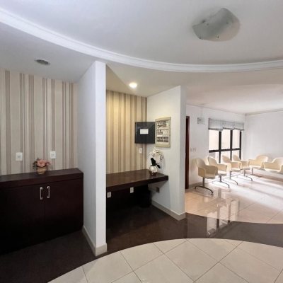 Sala com 163m², 2 garagens, no bairro Centro em Florianópolis