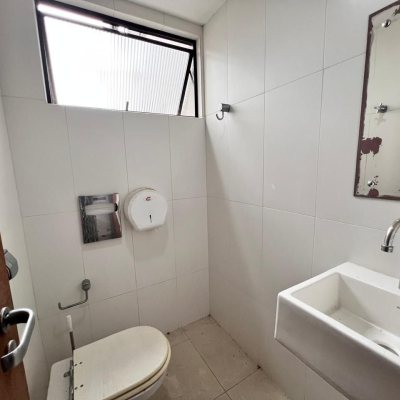 Sala com 163m², 2 garagens, no bairro Centro em Florianópolis