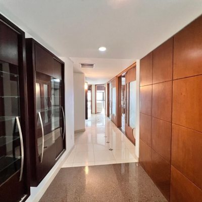 Sala com 163m², 2 garagens, no bairro Centro em Florianópolis