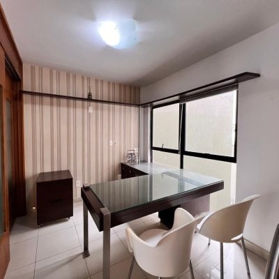 Sala com 163m², 2 garagens, no bairro Centro em Florianópolis