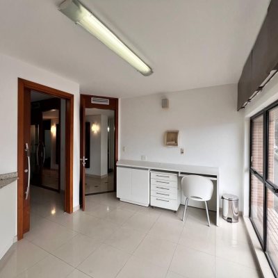 Sala com 163m², 2 garagens, no bairro Centro em Florianópolis