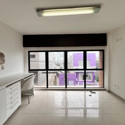 Sala com 163m², 2 garagens, no bairro Centro em Florianópolis