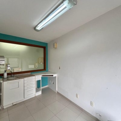 Sala com 163m², 2 garagens, no bairro Centro em Florianópolis