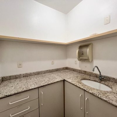 Sala com 163m², 2 garagens, no bairro Centro em Florianópolis