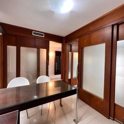 Sala com 163m², 2 garagens, no bairro Centro em Florianópolis