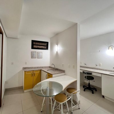 Sala com 163m², 2 garagens, no bairro Centro em Florianópolis