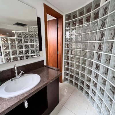 Sala com 163m², 2 garagens, no bairro Centro em Florianópolis