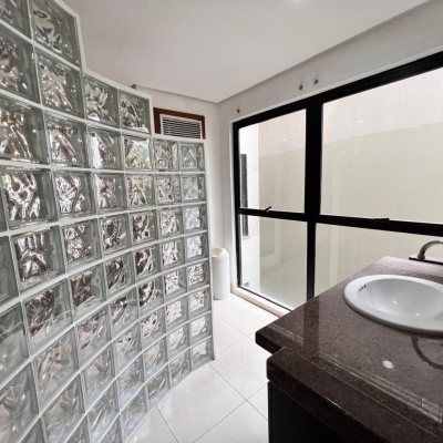 Sala com 163m², 2 garagens, no bairro Centro em Florianópolis