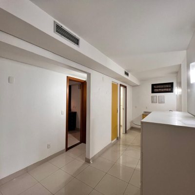Sala com 163m², 2 garagens, no bairro Centro em Florianópolis