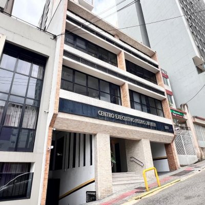 Sala com 163m², 2 garagens, no bairro Centro em Florianópolis