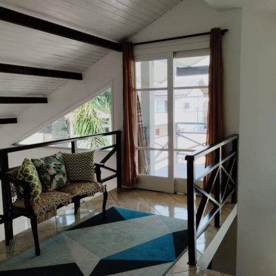 Casa Residencial com 165m², 5 quartos, 2 suítes, 4 garagens, no bairro Campeche em Florianópolis