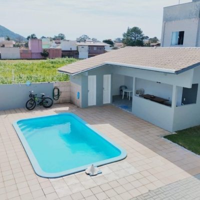 Casa Residencial com 165m², 5 quartos, 2 suítes, 4 garagens, no bairro Campeche em Florianópolis