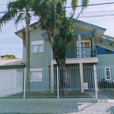 Casa Residencial com 165m², 5 quartos, 2 suítes, 4 garagens, no bairro Campeche em Florianópolis