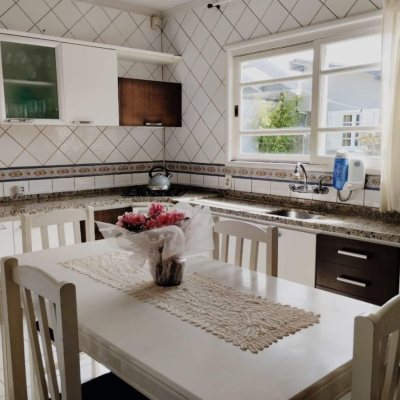 Casa Residencial com 165m², 5 quartos, 2 suítes, 4 garagens, no bairro Campeche em Florianópolis