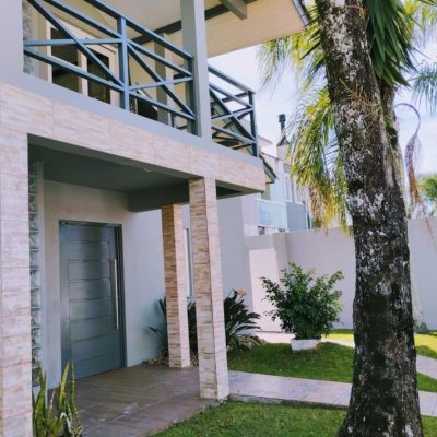 Casa Residencial com 165m², 5 quartos, 2 suítes, 4 garagens, no bairro Campeche em Florianópolis