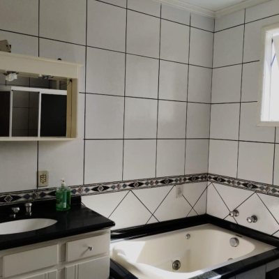 Casa Residencial com 165m², 5 quartos, 2 suítes, 4 garagens, no bairro Campeche em Florianópolis