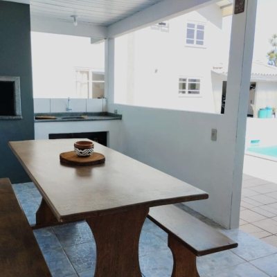 Casa Residencial com 165m², 5 quartos, 2 suítes, 4 garagens, no bairro Campeche em Florianópolis