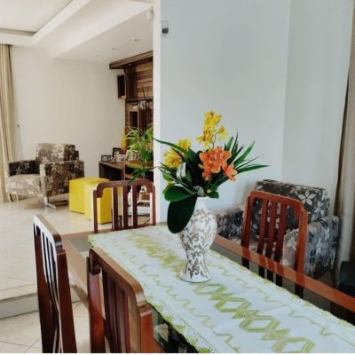 Casa Residencial com 165m², 5 quartos, 2 suítes, 4 garagens, no bairro Campeche em Florianópolis