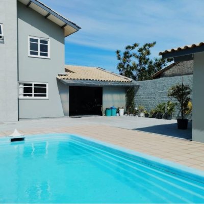 Casa Residencial com 165m², 5 quartos, 2 suítes, 4 garagens, no bairro Campeche em Florianópolis