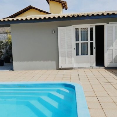 Casa Residencial com 165m², 5 quartos, 2 suítes, 4 garagens, no bairro Campeche em Florianópolis