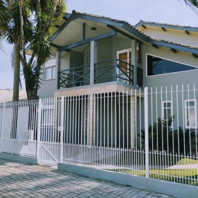 Casa Residencial com 165m², 5 quartos, 2 suítes, 4 garagens, no bairro Campeche em Florianópolis