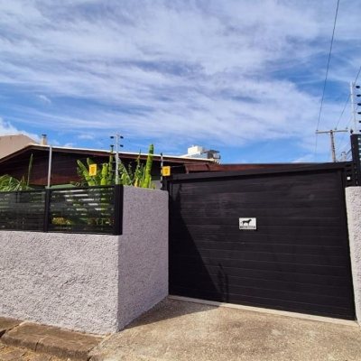 Casa Residencial com 95m², 3 quartos, 1 suíte, 2 garagens, no bairro Saco Dos Limões em Florianópolis