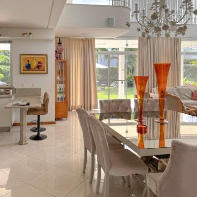 Casa Residencial com 605m², 5 quartos, 5 suítes, 6 garagens, no bairro Jurerê Internacional em Florianópolis
