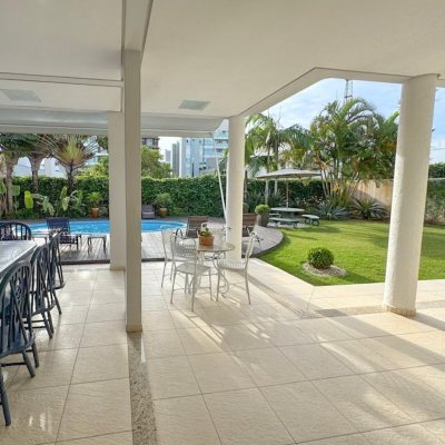 Casa Residencial com 605m², 5 quartos, 5 suítes, 6 garagens, no bairro Jurerê Internacional em Florianópolis