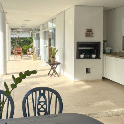 Casa Residencial com 605m², 5 quartos, 5 suítes, 6 garagens, no bairro Jurerê Internacional em Florianópolis