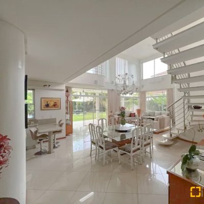 Casa Residencial com 605m², 5 quartos, 5 suítes, 6 garagens, no bairro Jurerê Internacional em Florianópolis