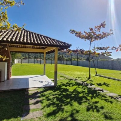 Casa em Condomínio com 186m², 2 quartos, 1 suíte, 2 garagens, no bairro Vargem Grande em Florianópolis