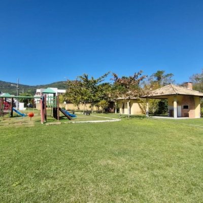 Casa em Condomínio com 186m², 2 quartos, 1 suíte, 2 garagens, no bairro Vargem Grande em Florianópolis