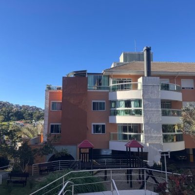 Cobertura com 196m², 3 quartos (sendo 1 suíte), 2 garagens, no bairro Carvoeira em Florianópolis