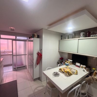 Cobertura com 196m², 3 quartos (sendo 1 suíte), 2 garagens, no bairro Carvoeira em Florianópolis