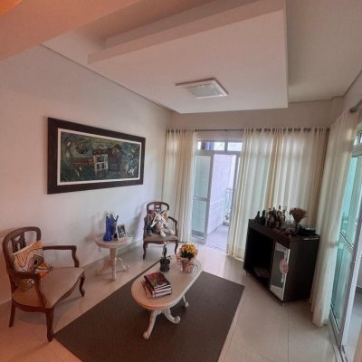 Cobertura com 196m², 3 quartos (sendo 1 suíte), 2 garagens, no bairro Carvoeira em Florianópolis