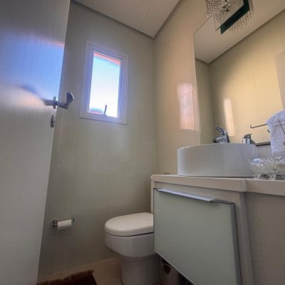 Cobertura com 196m², 3 quartos (sendo 1 suíte), 2 garagens, no bairro Carvoeira em Florianópolis