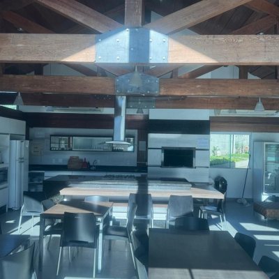 Cobertura com 196m², 3 quartos (sendo 1 suíte), 2 garagens, no bairro Carvoeira em Florianópolis